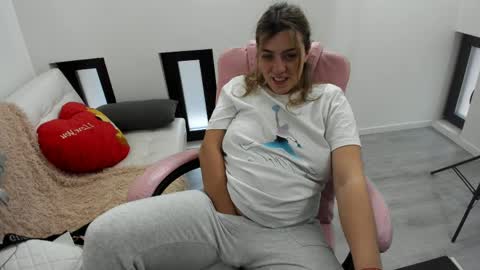 dayana online show from April 4, 2026, 4:33 am