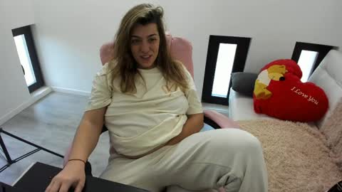 dayana online show from April 8, 2026, 4:34 am