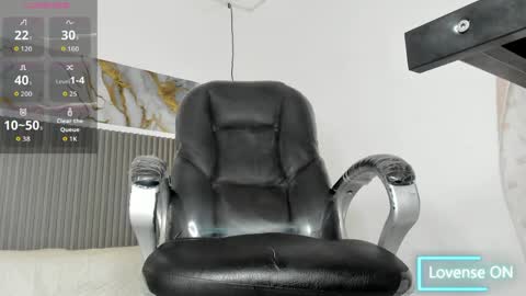 dyla_n18_ online show from April 6, 2026, 4:46 am