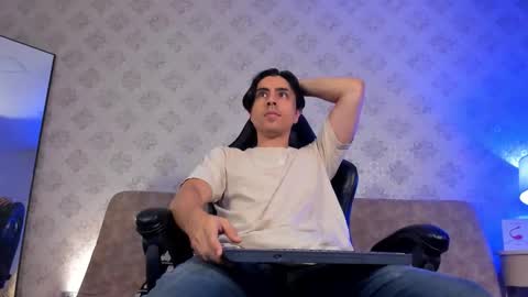 Snapshot of dylan_cross_ chatting on September 22, 2025, 11:23 am Dylan online show from September 22, 2025, 11:23 am