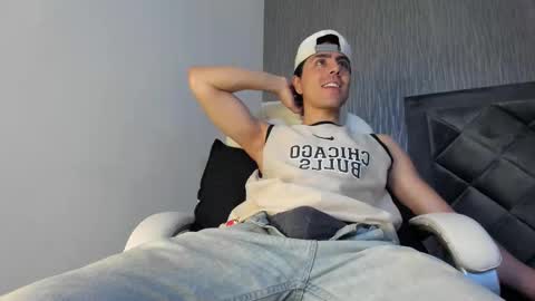 Snapshot of dylan_cross_ chatting on October 3, 2025, 11:40 am Dylan online show from October 3, 2025, 11:40 am