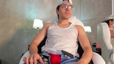 Snapshot of dylan_cross_ chatting on November 25, 2025, 11:21 am Dylan online show from November 25, 2025, 11:21 am