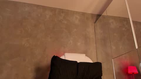 Snapshot of dylan_cross_ chatting on December 5, 2025, 11:19 am Dylan online show from December 5, 2025, 11:19 am