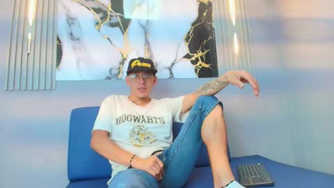 Snapshot of dylan_scott21 chatting on October 15, 2025, 7:58 pm DYLAN online show from October 15, 2025, 7:58 pm