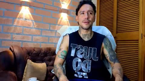 Snapshot of dylanstonne1 chatting on February 25, 2026, 2:21 am D Y L A N online show from February 25, 2026, 2:21 am