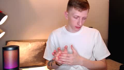 Snapshot of dyrinda chatting on October 23, 2025, 9:02 pm Julia and Dima online show from October 23, 2025, 9:02 pm