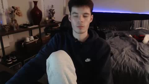 Snapshot of ealexk chatting on December 2, 2025, 1:33 am Alex online show from December 2, 2025, 1:33 am