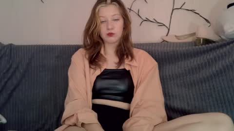 Snapshot of earn_my_lily chatting on May 2, 2026, 5:12 am Lily online show from May 2, 2026, 5:12 am