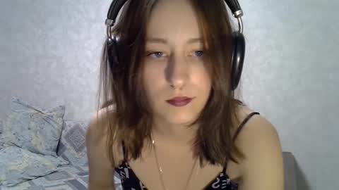 Snapshot of earthablong chatting on October 20, 2025, 2:17 pm Molly online show from October 20, 2025, 2:17 pm