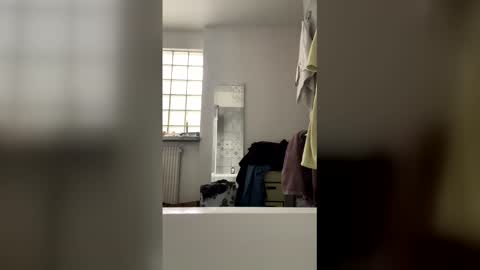 Snapshot of easyfrenchguy chatting on February 23, 2026, 12:35 pm French Guy online show from February 23, 2026, 12:35 pm