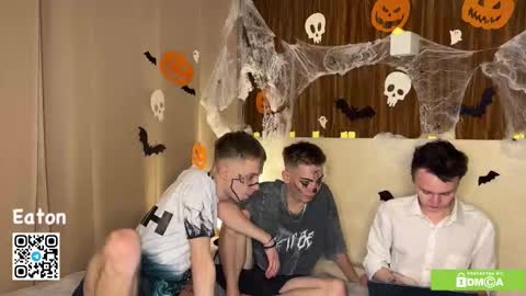 Snapshot of eaton_ chatting on October 31, 2025, 5:58 pm eaton_ online show from October 31, 2025, 5:58 pm