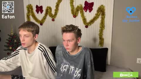 Snapshot of eaton_ chatting on January 6, 2026, 8:01 pm eaton_ online show from January 6, 2026, 8:01 pm