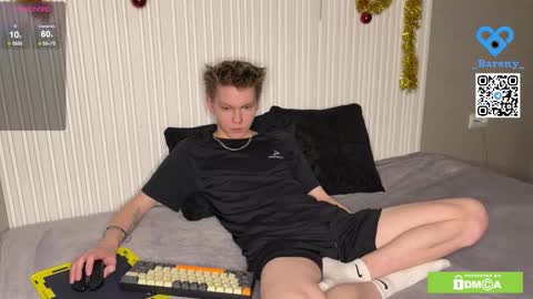 Snapshot of eaton_ chatting on January 13, 2026, 10:37 pm eaton_ online show from January 13, 2026, 10:37 pm