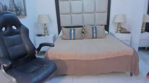 ebonnyshantall online show from May 28, 2026, 1:52 pm