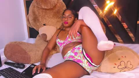 Snapshot of ebony_beautifull chatting on March 1, 2025, 4:58 am Luci online show from March 1, 2025, 4:58 am