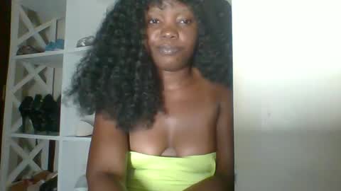 Snapshot of ebony_malkia chatting on December 14, 2025, 5:07 pm Malikia online show from December 14, 2025, 5:07 pm