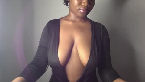Snapshot of ebony_pussy98 chatting on February 10, 2025, 4:30 am delilah online show from February 10, 2025, 4:30 am