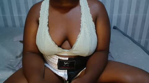 Snapshot of ebony_sabrina chatting on January 23, 2025, 7:40 pm Sabrina online show from January 23, 2025, 7:40 pm