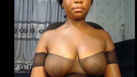 Snapshot of ebony_sexy_queen chatting on January 6, 2025, 6:47 am Racheal online show from January 6, 2025, 6:47 am