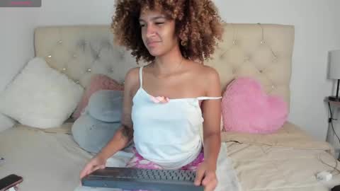 Snapshot of ebonygoddes03 chatting on December 25, 2024, 6:09 pm Queen Ebony online show from December 25, 2024, 6:09 pm