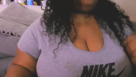 Snapshot of ebonygoddesskira chatting on January 2, 2025, 5:07 pm  Ebony Goddess Kira  online show from January 2, 2025, 5:07 pm