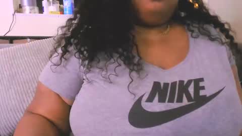 Snapshot of ebonygoddesskira chatting on January 2, 2025, 10:11 pm  Ebony Goddess Kira  online show from January 2, 2025, 10:11 pm