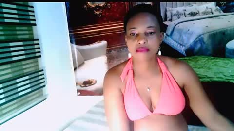 Snapshot of ebonyseductionz chatting on January 19, 2025, 12:28 am Zammy online show from January 19, 2025, 12:28 am