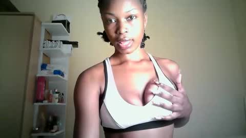 Snapshot of ebonytanqueen chatting on April 28, 2026, 10:04 pm ebonytanqueen online show from April 28, 2026, 10:04 pm