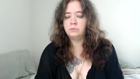 Snapshot of echosol17 chatting on October 9, 2025, 5:22 pm Weird Echo online show from October 9, 2025, 5:22 pm