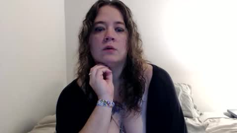 Snapshot of echosol17 chatting on October 30, 2025, 10:32 pm Weird Echo online show from October 30, 2025, 10:32 pm