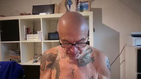 Snapshot of eddelmar chatting on February 12, 2026, 9:04 am eddelmar online show from February 12, 2026, 9:04 am