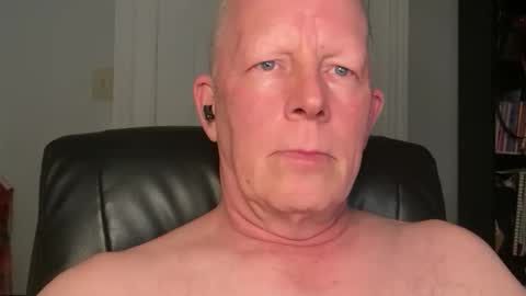 Snapshot of eddygl1968 chatting on December 1, 2025, 3:33 am Eddy online show from December 1, 2025, 3:33 am