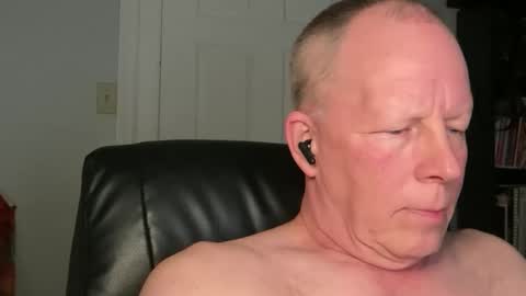 Snapshot of eddygl1968 chatting on December 15, 2025, 3:33 am Eddy online show from December 15, 2025, 3:33 am