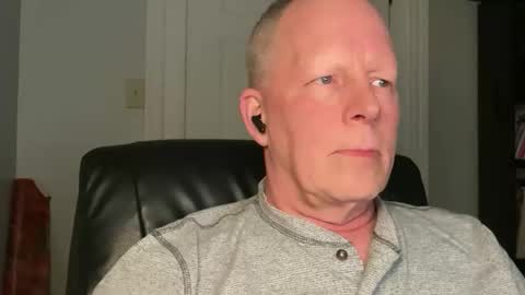 Snapshot of eddygl1968 chatting on December 18, 2025, 2:39 am Eddy online show from December 18, 2025, 2:39 am