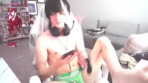 EdgeTwink online show from December 29, 2024, 8:15 pm