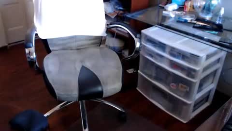 Snapshot of edginginedmonton chatting on October 14, 2025, 8:53 pm edginginedmonton online show from October 14, 2025, 8:53 pm