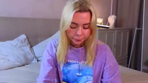 Bella3 online show from June 15, 2026, 8:44 pm