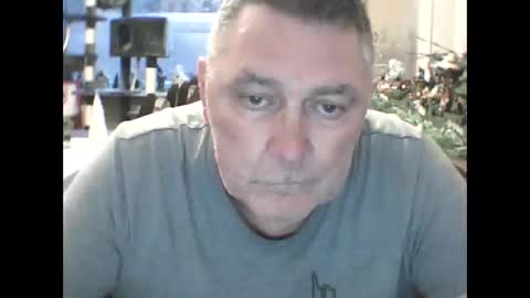 Snapshot of edje59a chatting on December 19, 2025, 7:59 am Eddy online show from December 19, 2025, 7:59 am