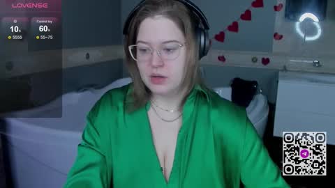 Snapshot of ednaadamse chatting on March 1, 2026, 8:38 am ednaadamse online show from March 1, 2026, 8:38 am