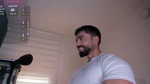 Snapshot of edrick_walton chatting on December 20, 2025, 12:23 pm edrick online show from December 20, 2025, 12:23 pm