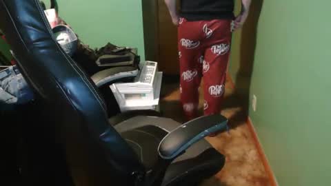 edwardaims_2please online show from May 1, 2026, 2:38 am
