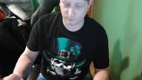 edwardaims_2please online show from May 17, 2026, 1:40 pm