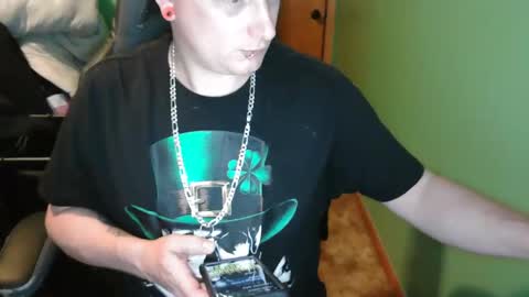 edwardaims_2please online show from May 18, 2026, 2:51 am