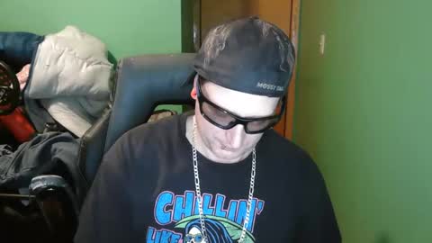 edwardaims_2please online show from May 24, 2026, 2:05 am