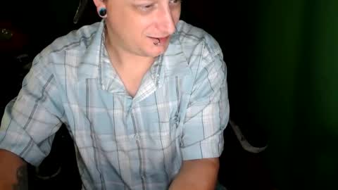 Snapshot of edwardaims_2please chatting on June 7, 2026, 2:21 pm edwardaims_2please online show from June 7, 2026, 2:21 pm