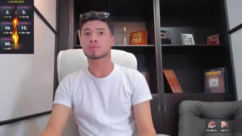 Snapshot of edwardross_ chatting on March 10, 2025, 8:01 pm Edward Ross online show from March 10, 2025, 8:01 pm