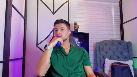Snapshot of edwardross_ chatting on September 15, 2025, 7:03 pm Edward Ross online show from September 15, 2025, 7:03 pm