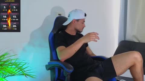 Snapshot of edwardross_ chatting on February 25, 2026, 8:18 pm Edward Ross online show from February 25, 2026, 8:18 pm