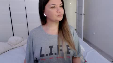 eelena4kiss online show from February 9, 2025, 10:53 am