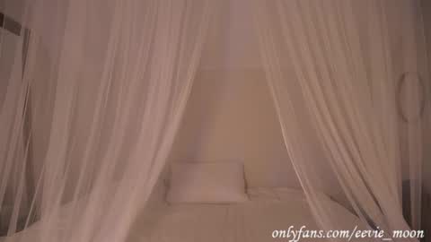 Snapshot of eevie_moon chatting on February 28, 2025, 7:37 am eevie online show from February 28, 2025, 7:37 am